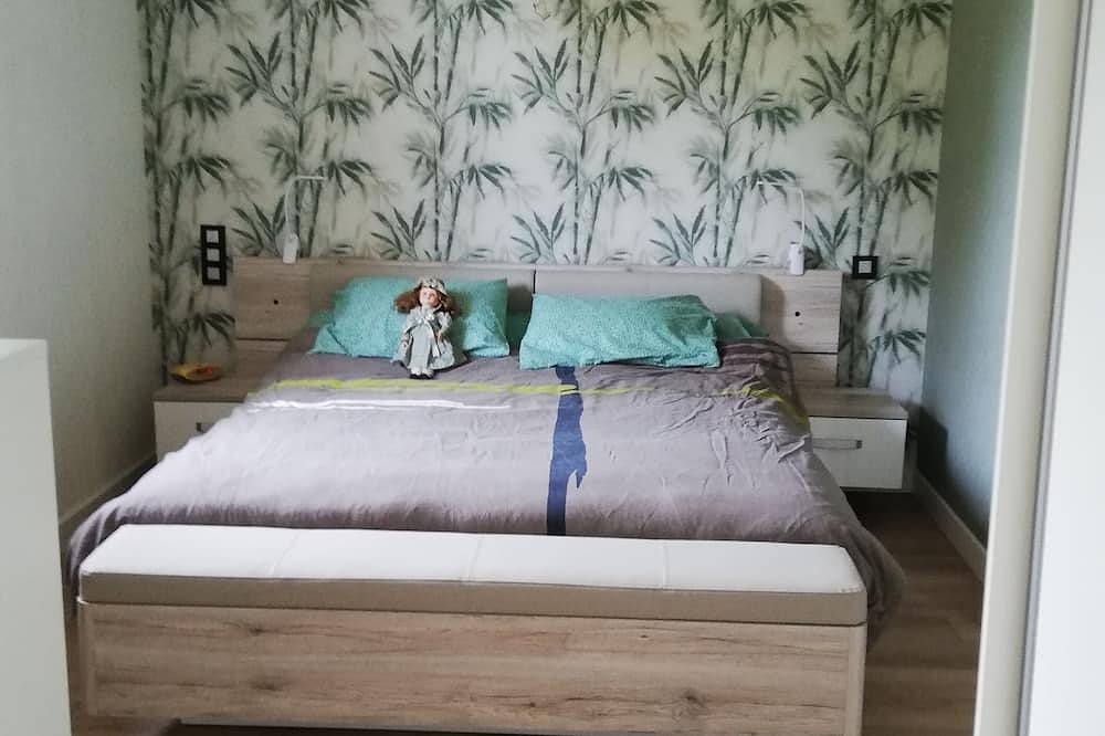 House in quiet, comfortable neighbourhood, close to town center and shops in Vannes, Côte des Mégalithes