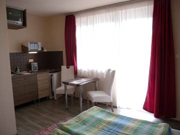 Gîte pour 3 personnes, avec jardin dans Koroshegy