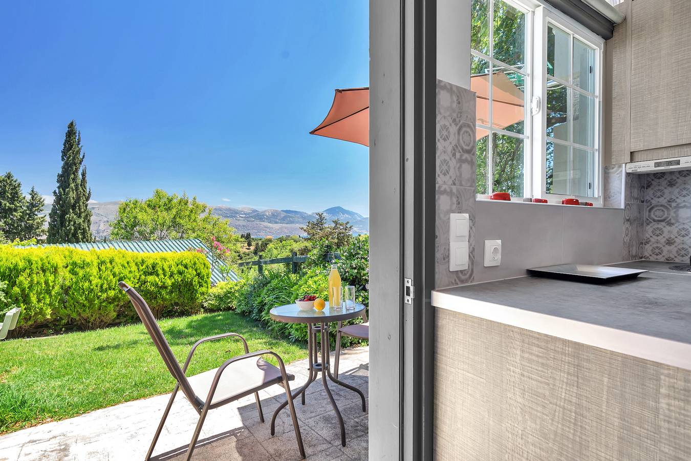 Entire studio, Studio Apartment 'Casa Di Verde 5' with Mountain View, Wi-Fi and Air Conditioning in Kefalonia