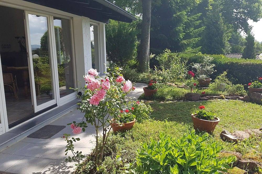 Mooie vrijstaande vakantiewoning met zonnige ligging en weids uitzicht, foto 14