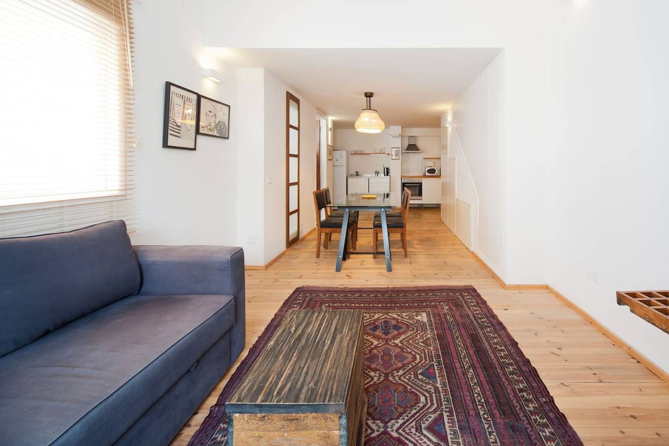 Entire apartment, Stylish Apt w/ Charming Balcony in the Very Center in Tel Aviv, Tel Aviv District