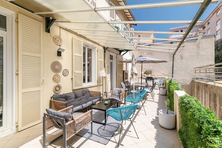 Gîte pour 6 personnes, avec terrasse dans Cathedrale Orthodoxe Saint Nicolas Nice