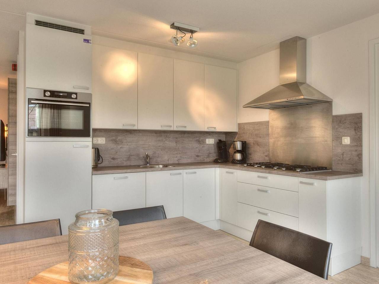 Luxurious villa with whirlpool and dishwasher near a reserve in Weert, Limburg (Niederlande)