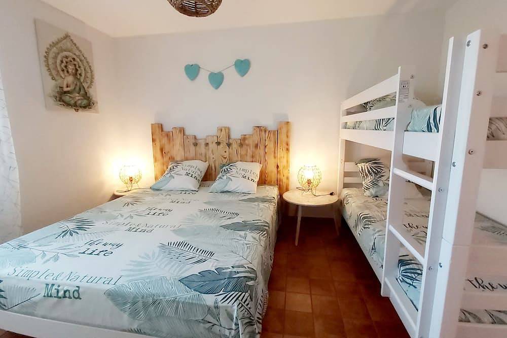 Mas **** pour 12 personnes au cœur d'un domaine viticole avec piscine privée in Servian, Côte méditerranéenne (France)