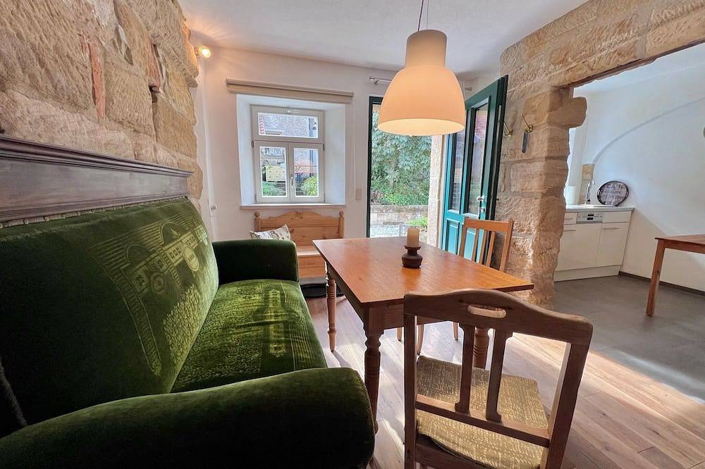 Ganze Wohnung, Luxuriöise Ferienwohnung (43qm) mit alten Sandsteinwänden in Zapfendorf, Landkreis Bamberg