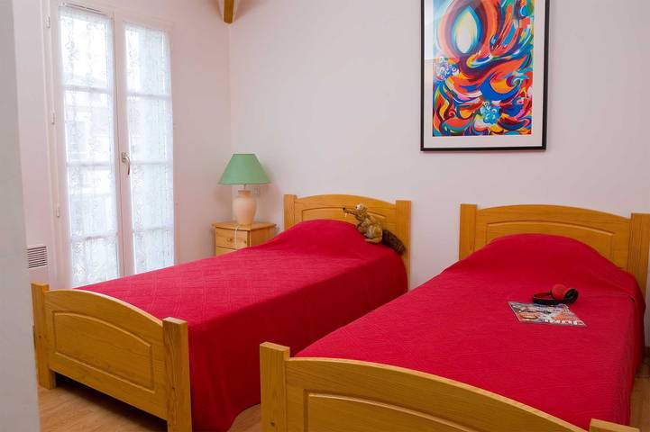 Location de vacances pour 4 personnes, avec piscine ainsi que terrasse et jardin, adapté aux familles à L'Aiguillon-sur-Vie - 4