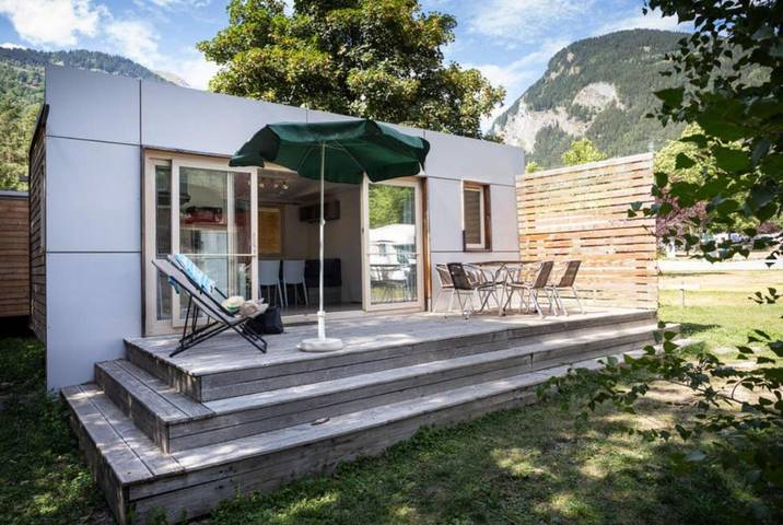 Camping pour 5 personnes, avec Terrasse ainsi que Bassin pour enfant et Piscine à Sarlat-la-Canéda