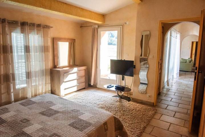 Chambre d’hôte pour 2 personnes, avec terrasse et piscine ainsi que jardin et vue à Le Thoronet - 3