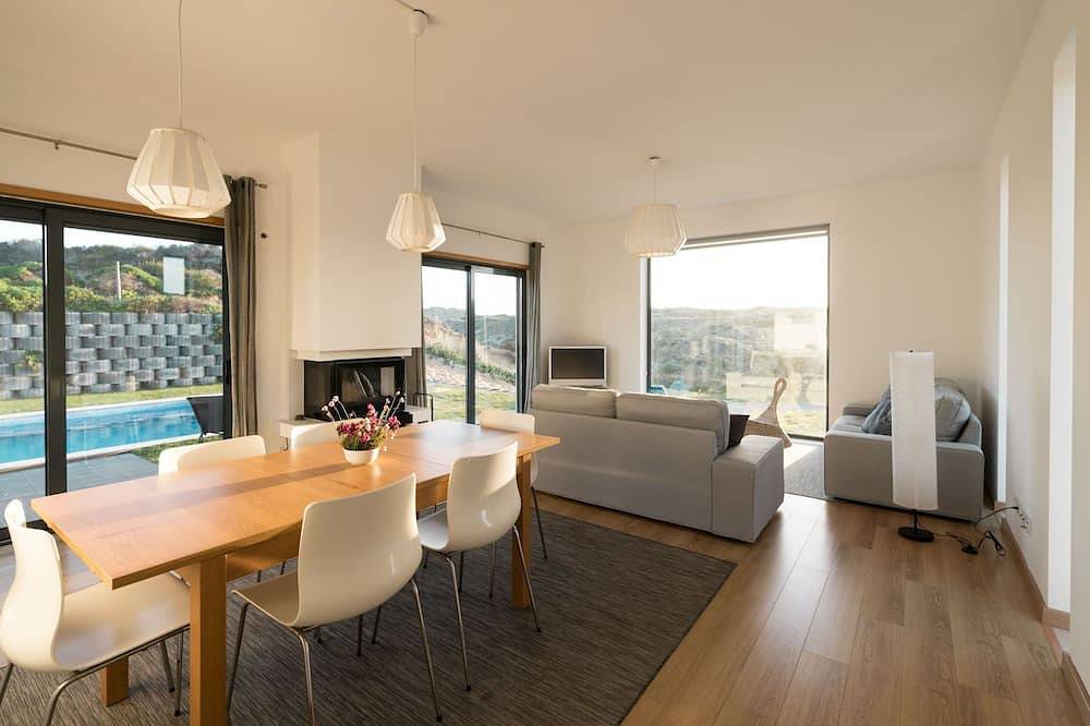 Villa mit Pool 800 m vom Strand entfernt. in Bordeira, Naturpark Südwest-Alentejo und Costa Vicentina