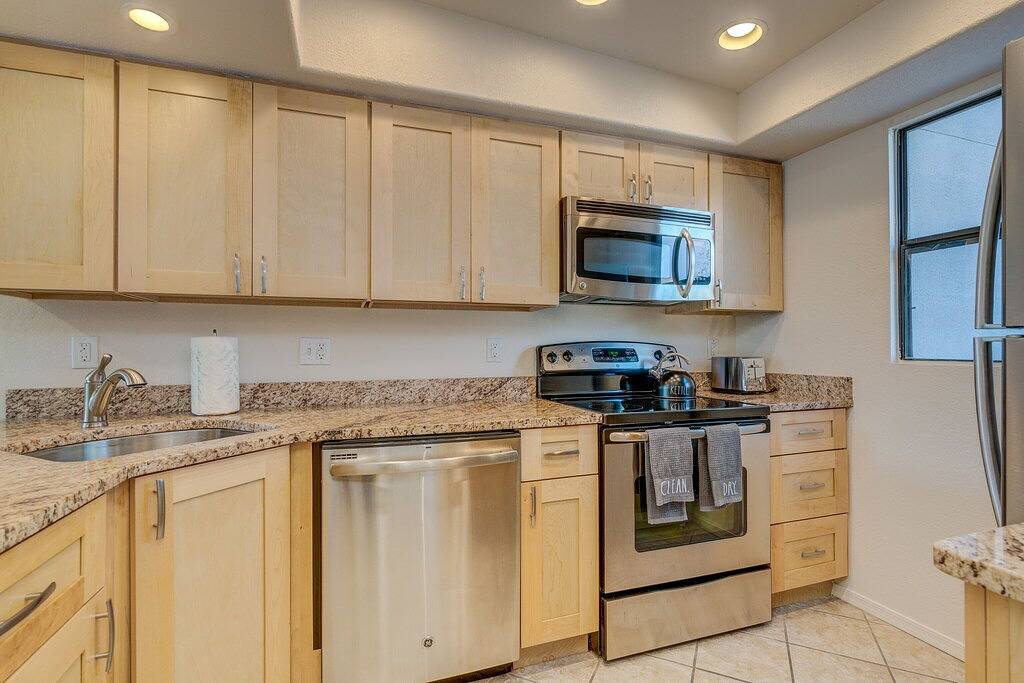 Ganze Wohnung, 2nd Floor Condo Breathtaking Mountain Views Steps from Pool in Catalina Foothills, Pima County