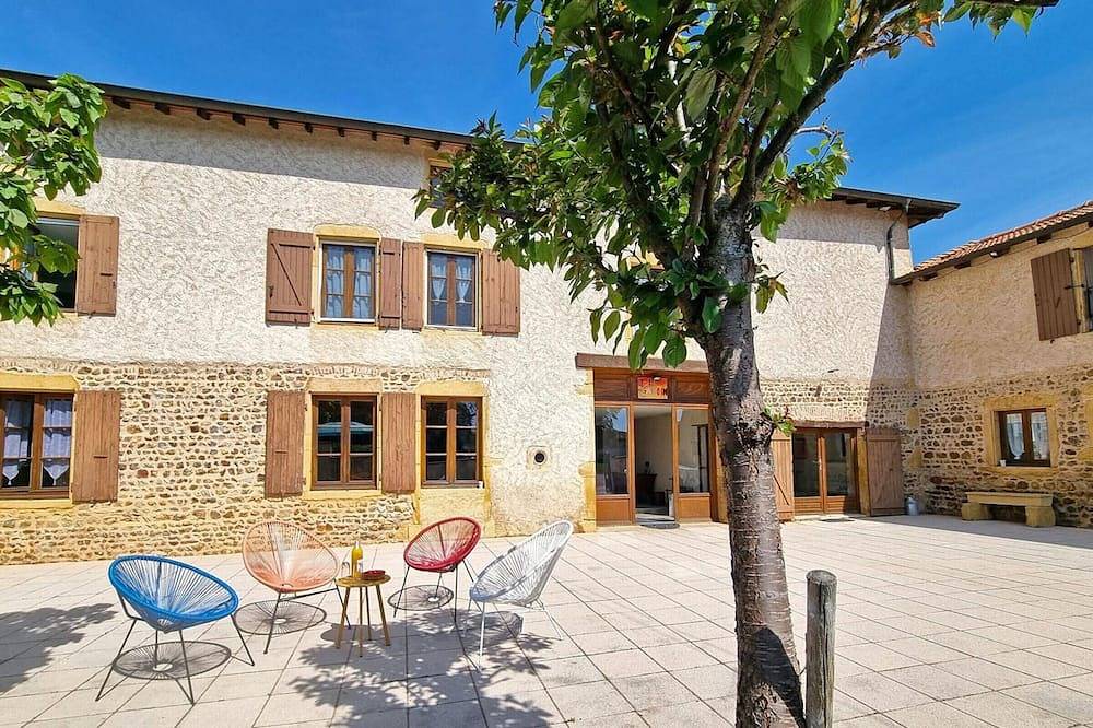 Maison paisible avec animaux admis - 15 pers. in Saint-Hilaire-sous-Charlieu, Région de Roanne