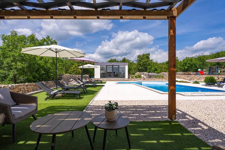 Villa Begovina mit privatem beheiztem Pool, Whirlpool, 4 Schlafzimmern in Imotski, Makarska Riviera