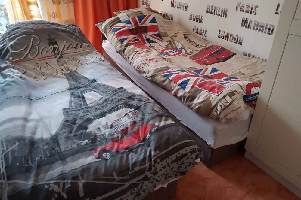 Holiday home only 80 m from Lake Balaton in Zamárdi, Siófoki region