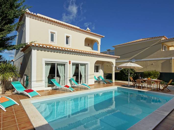 Villa for 6 people, with Balcony and Terrace as well as Pool in Carvoeiro