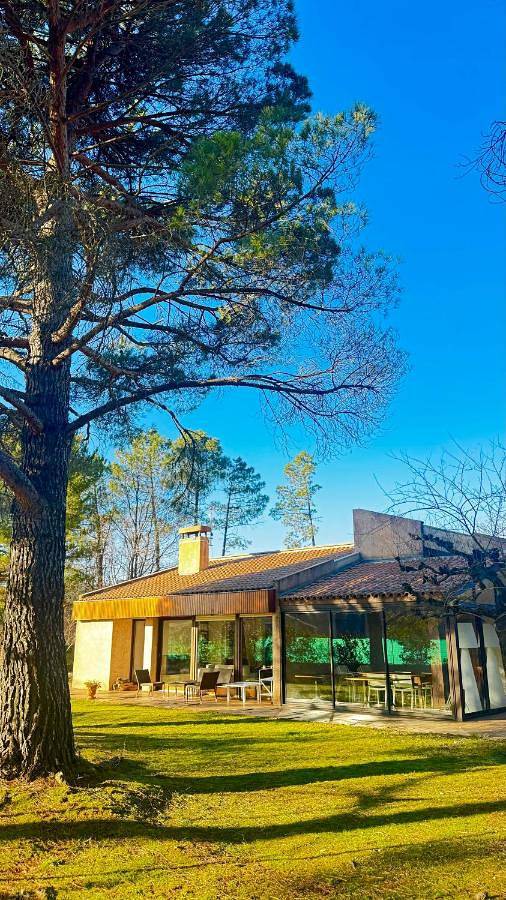 Location de vacances pour 8 personnes, avec jardin ainsi que piscine et vue à Mercuer - 2