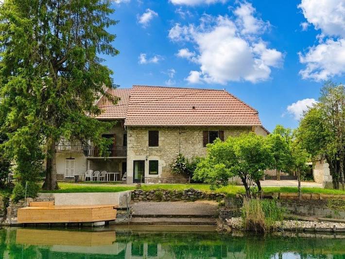 Location de vacances pour 6 personnes, avec jardin et vue à Vions