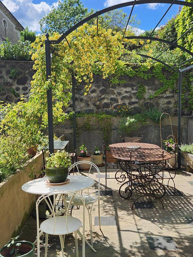 Location de vacances pour 2 personnes, avec vue ainsi que piscine et jardin à Alba-la-Romaine - 2