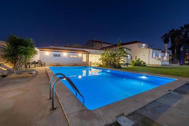 Gîte pour 6 personnes, avec jardin ainsi que piscine et jacuzzi à Peniche - 2