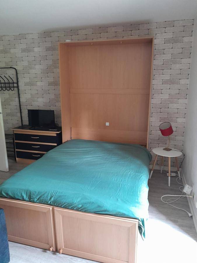 Gîte pour 2 personnes, avec jardin à Challes-les-Eaux - 2