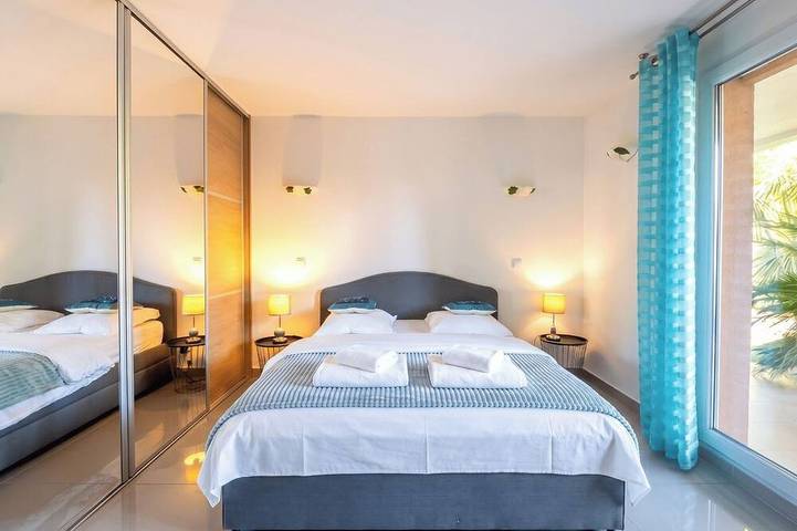 Villa Californiana En Un Marco Exótico in Rognac, Costa mediterránea (Francia)