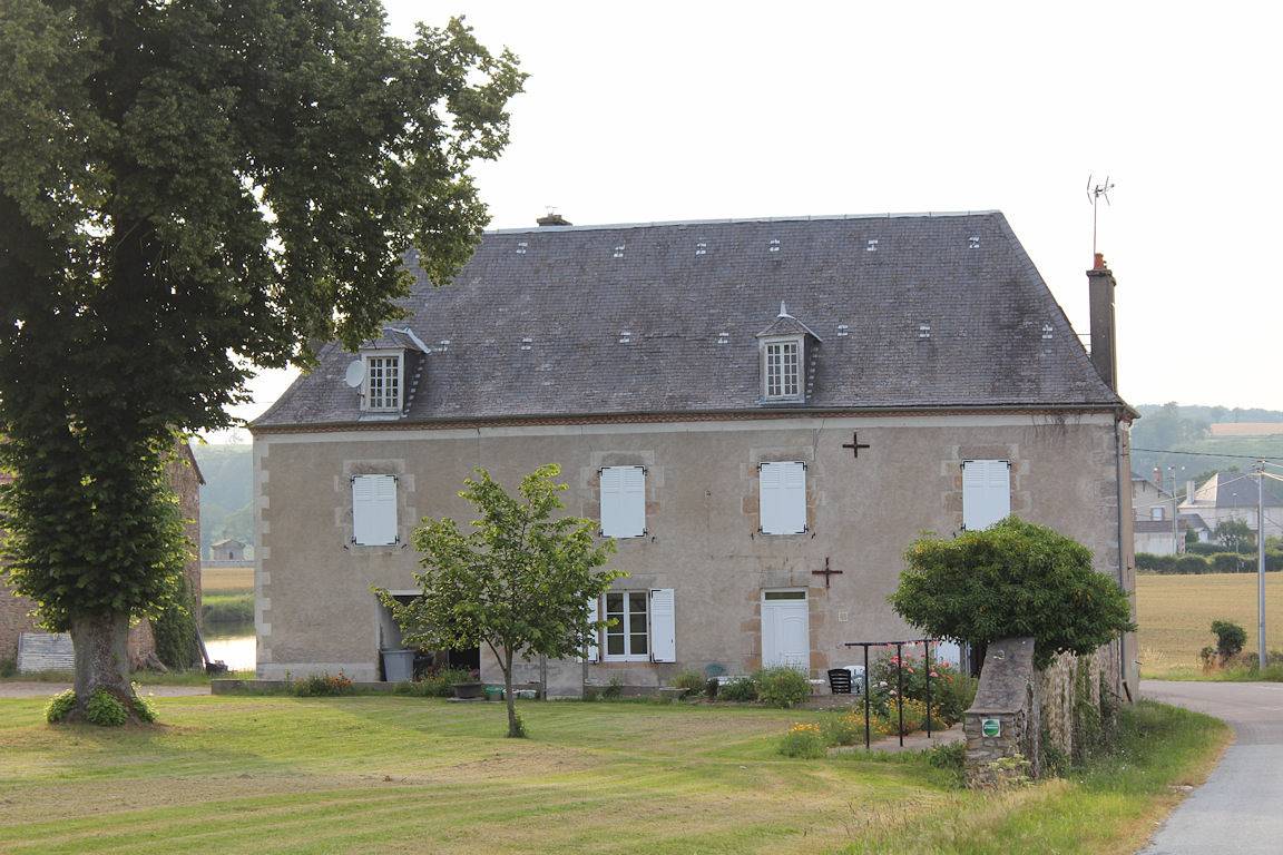 Le Château de l'Étang - Chambre 2 in Saint-Hilaire-la-Treille, Région de Bellac