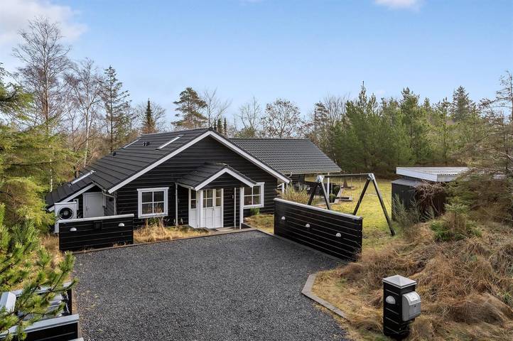 Ferieudlejning for 10 personer, med jacuzzi og terrasse samt sauna, husdyr tilladt i Aalborg Kommune