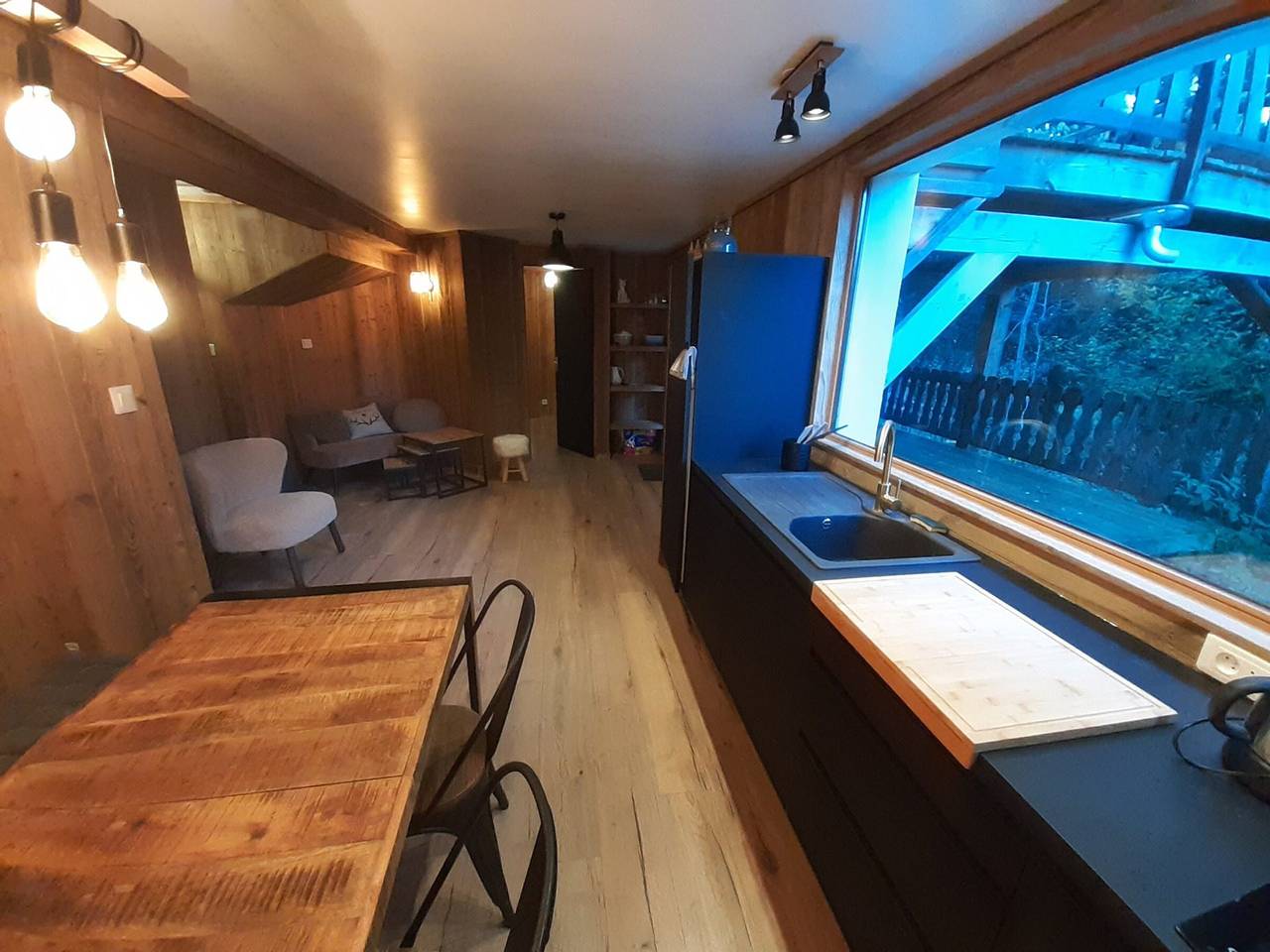 Ganze Wohnung, Gemütliche neue Wohnung mit Waldblick und Terrasse, 5 Pers, Parkplatz in La Tania, La Perrière