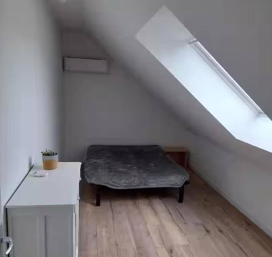 Appartement de vacances entier, Family Room with Private Bathroom in Changé, Sarthe