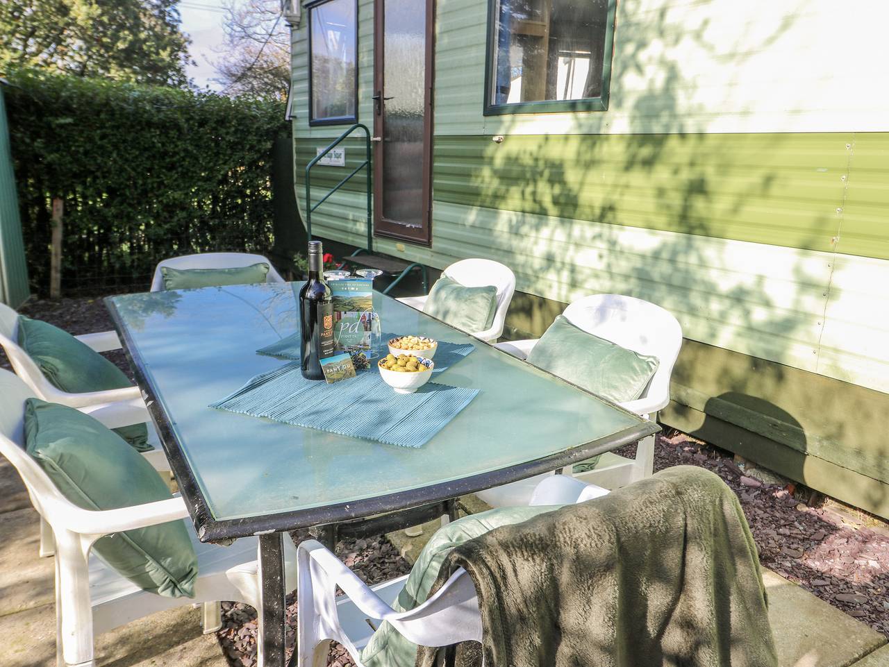 Meadow Island Caravan in Snowdonia