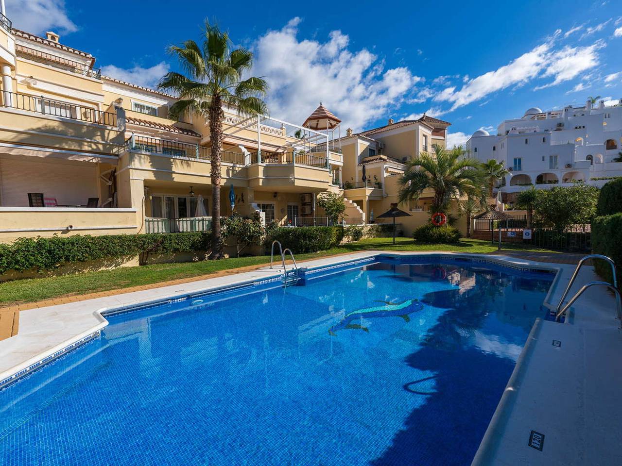 Jardines de Burriana Deluxe à 400m de la plage, piscine et terrasse privées in Playa de Burriana, Nerja