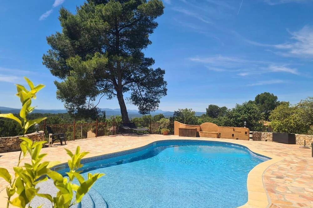 Villa Les Iris in Entrecasteaux, Brignoles region