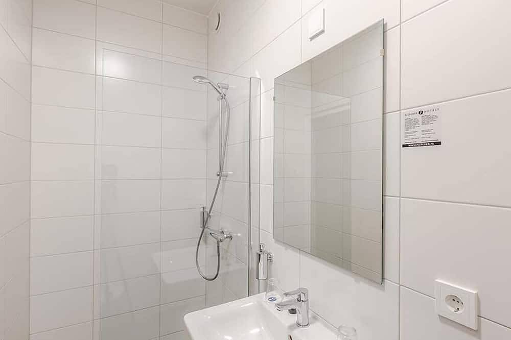 Welcoming Room with Convenient Location Near Leeuwarden Train Station in Leeuwarden, Nederlandse Noordzeekust