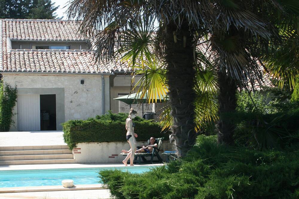 Gite avec piscine commune sur terrain paysager d'un manoir français du 13e siècle in Saint-Maurin, Quercy