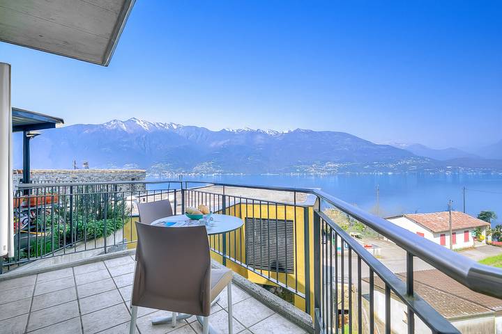 Villa für 6 Personen, mit Terrasse und Kinderpool sowie Seeblick im Ticino