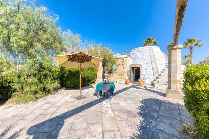 Entire apartment, 'Le Baccole - Trullo' Apartment with Private Terrace, Garden, and Air Conditioning in Gagliano del Capo, Gulf of Taranto
