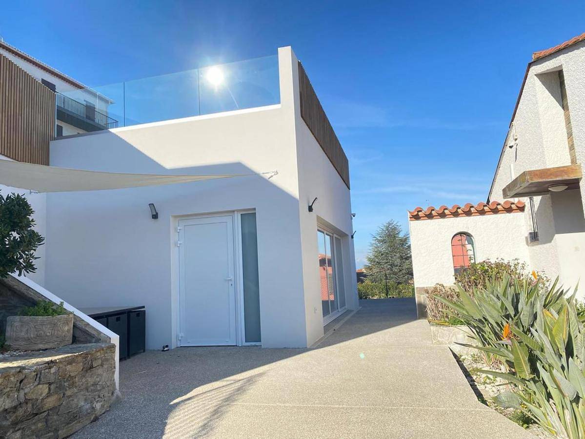 Economic  Double Room with Shared Bathroom in Saint-Cyprien, Côte d'Améthyste