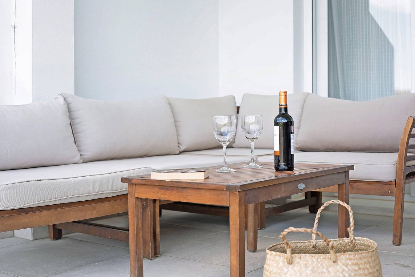 Apartamento entero, Apartamento 'Bajo Con Jardín Privado Atalanterra' con vistas al mar, piscina compartida y Wi-Fi in Atlanterra, Tarifa
