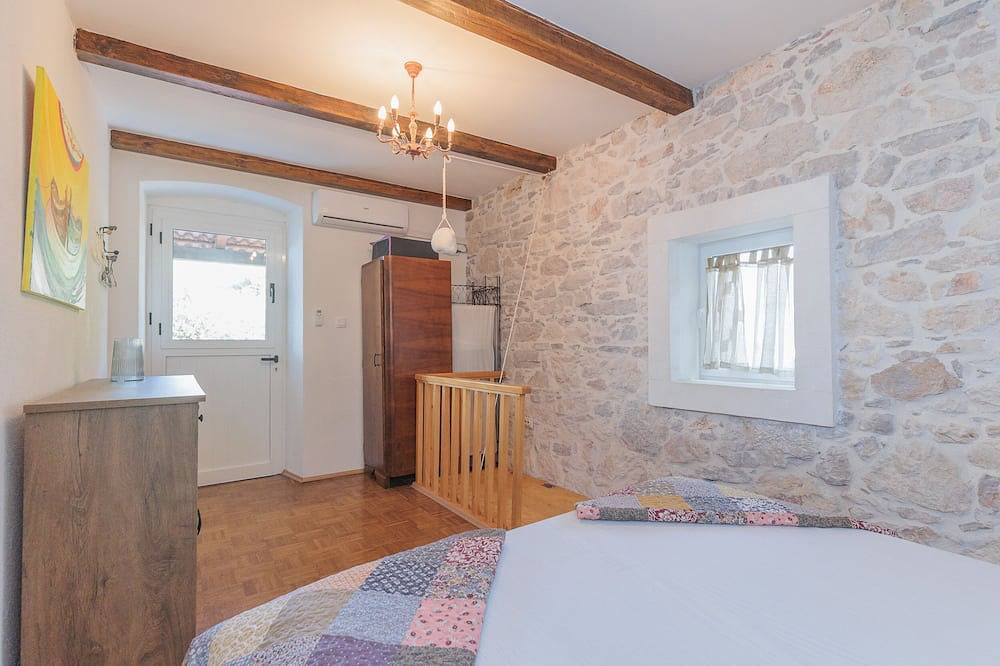 Traditionelles Ferienhaus am Meer in Plaža Jaz, Poljana