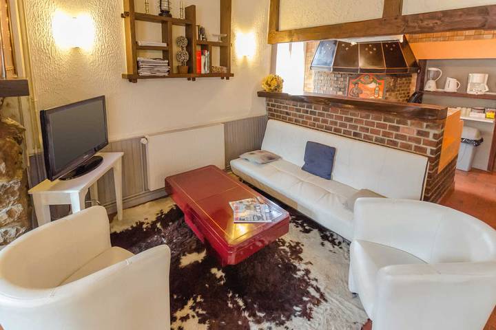 Gîte pour 6 personnes, avec Terrasse dans Saint-Hilaire-sous-Romilly - 2