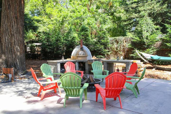 Vacation rental for 10 people, with yard and terrace, with pets in Guerneville