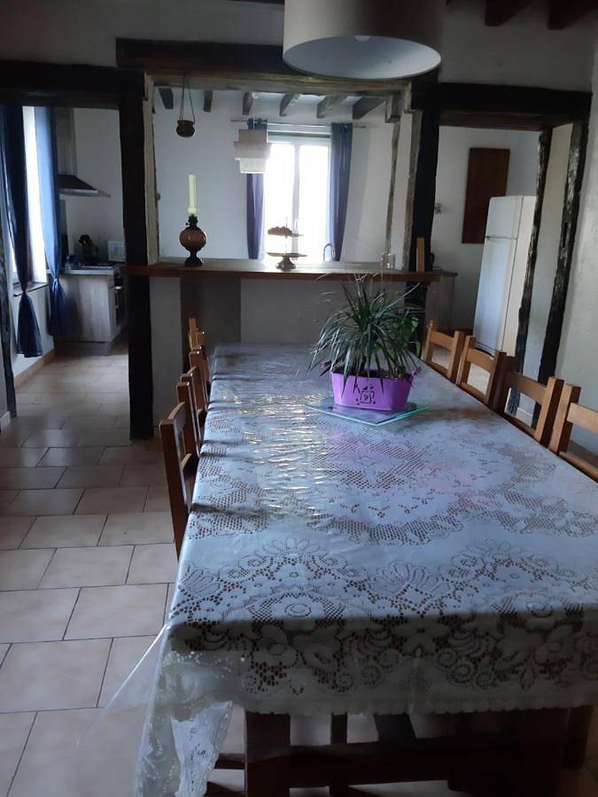 Location de vacances pour 12 personnes, avec piscine ainsi que vue et jardin, animaux acceptés à Dhuizon - 2