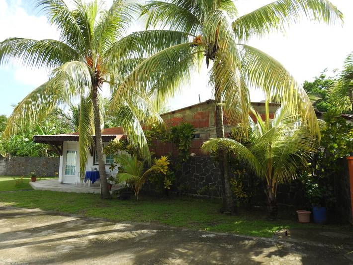 Studio pour 2 personnes, avec terrasse ainsi que piscine et jardin