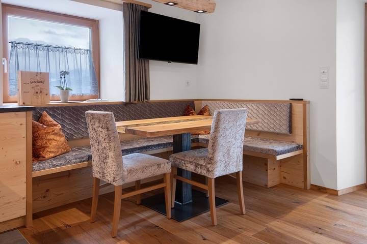 Hel lägenhet, Apartment 'Morgenrot' with Mountain View, Shared Garden and Wi-Fi in Tanas, Laas