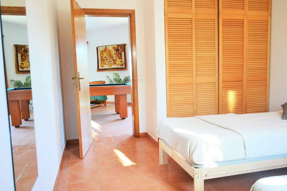 Villa in Praia da Luz, mit Blick auf das Meer, den Pool und den Golf. in Luz, Faro Distrikt