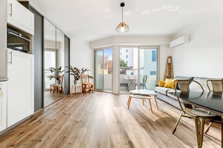 Ferienwohnung für 3 Personen, mit Balkon und Garten in Antibes - 2