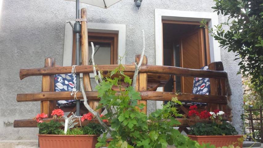 Ferienwohnung für 2 Personen, mit Balkon und Ausblick auf Cres