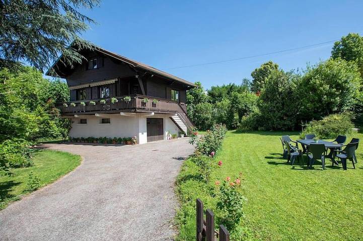 Location de vacances pour 8 personnes, avec jardin et terrasse à Mouxy