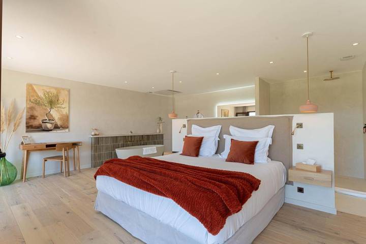 Location de vacances pour 2 personnes, avec vue ainsi que jardin et piscine à Mane - 4