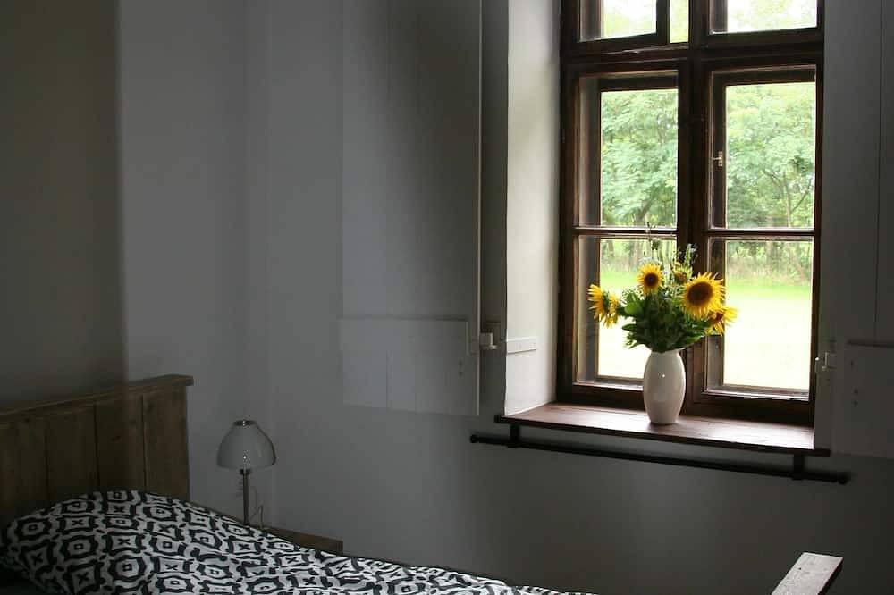 Country house, 8 people. Private parking, swimming pool and large private garden. At Lake Tisza. in Tiszaszentimre, Jász-Nagykun-Szolnok megye