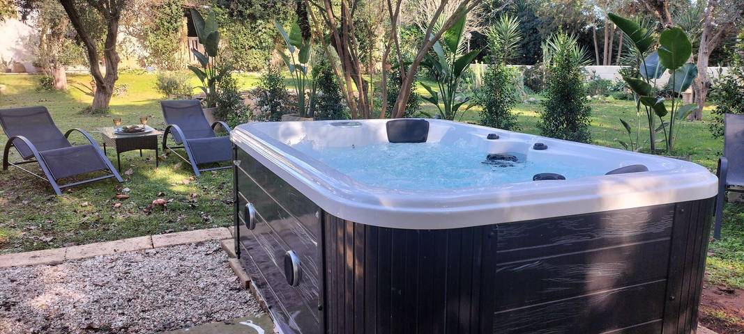 Holiday Home 'Masseria Il Fondone Up' with Shared Pool, Wi-Fi and Air Conditioning in Lizzanello, Lecce Province